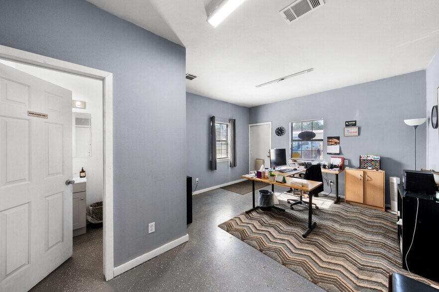 More Photos Of 18508 US Highway 69 N, Lindale Warehouse For Sale