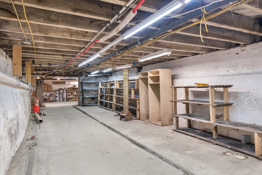 More Photos Of 102 S Richmond St, Fleetwood Warehouse For Sale