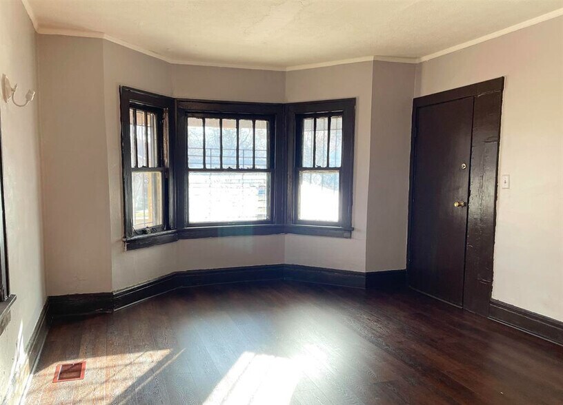More Photos Of 919 W 3rd St, Peoria Apartments For Sale