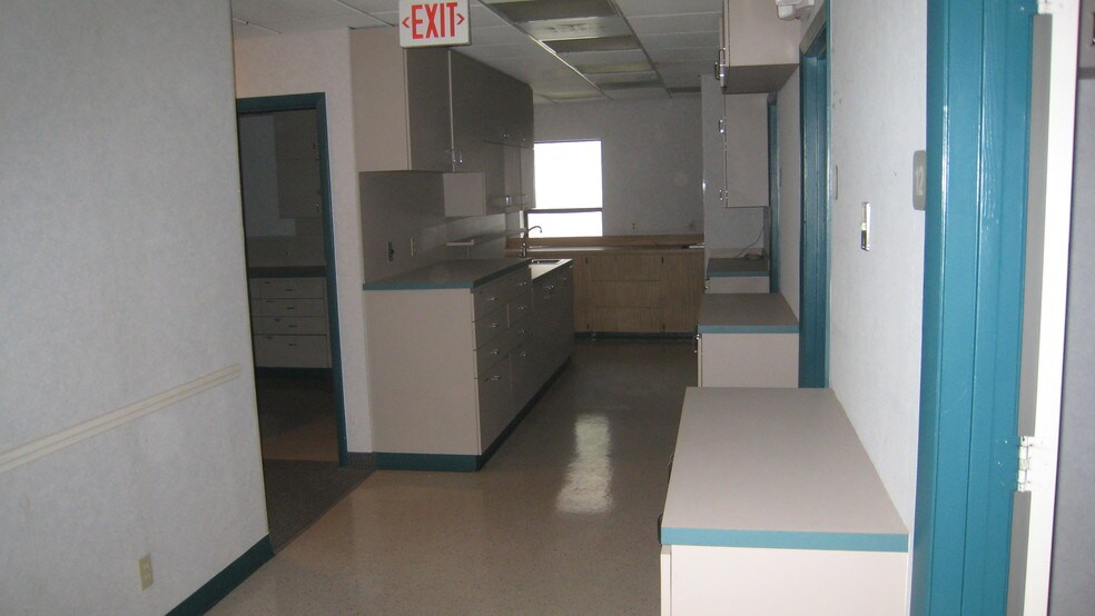 More Photos Of 7800 W Oakland Park Blvd, Sunrise Medical For Lease