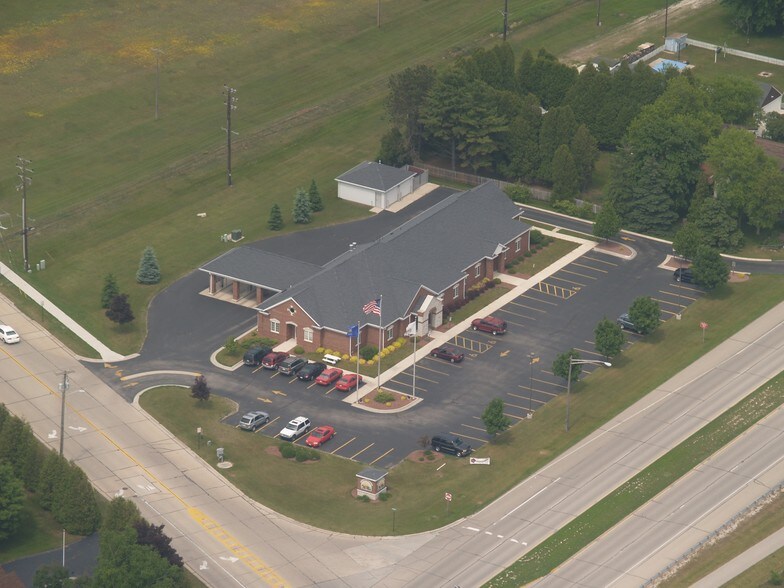 More Photos Of 2848 Memorial Dr, Two Rivers Medical For Lease