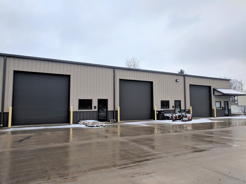More Photos Of 1524 Lafayette Park Dr, Bloomington Flex For Lease