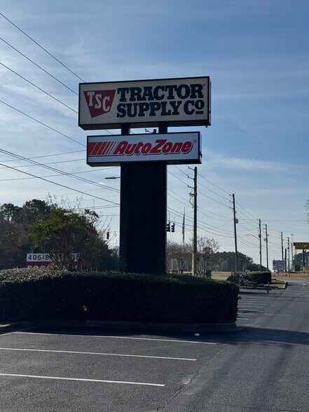 More Photos Of 1610 Main St, Chipley Freestanding For Lease