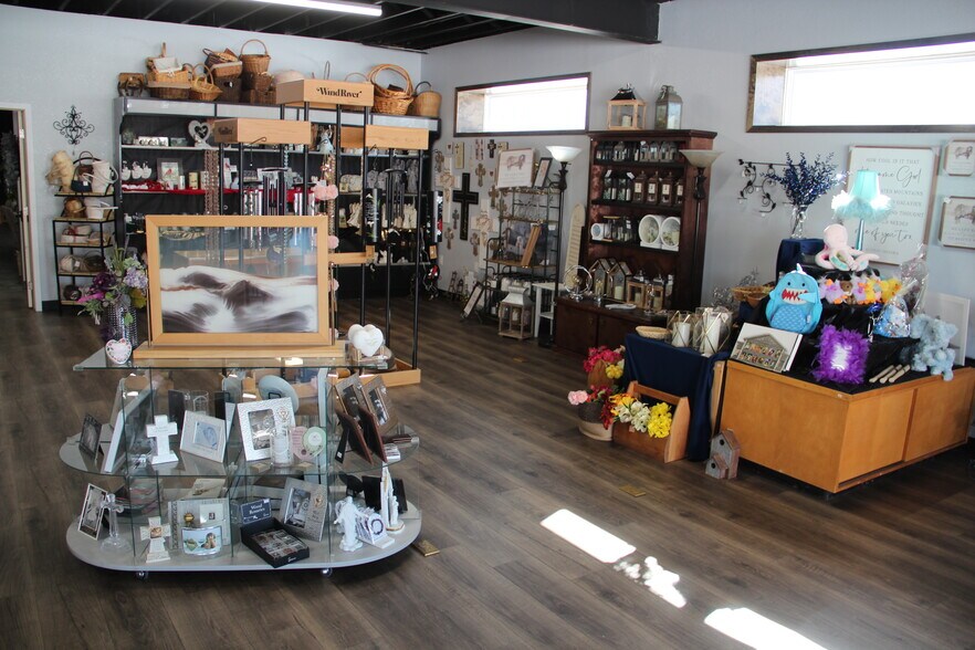 More Photos Of 446 S Main St, Winner General Retail For Sale