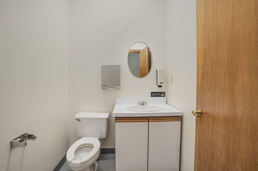 More Photos Of 24 Salt Pond Rd, Wakefield Medical For Sale
