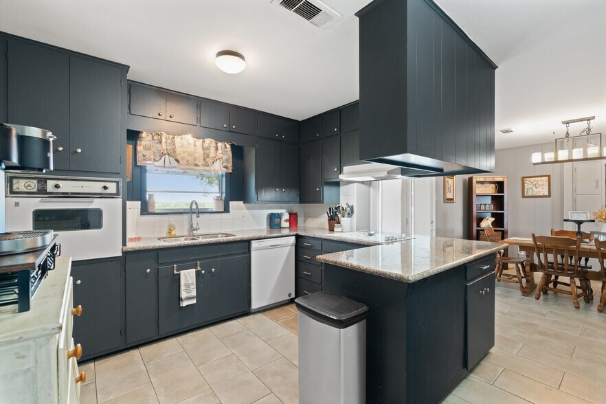 More Photos Of 2555 Straznicky Rd, Beasley Flex For Sale