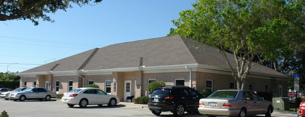 More Photos Of 6718-6726 Lone Oak Blvd, Naples Office For Lease