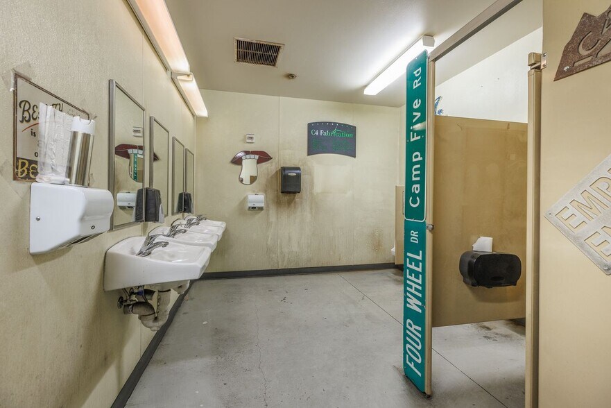 More Photos Of 1151 Industry Rd, Sturgis Manufacturing For Sale