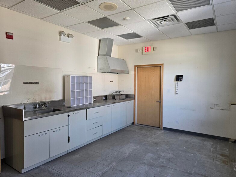 More Photos Of 7880 N. Lincoln Ave, Skokie Medical For Sale
