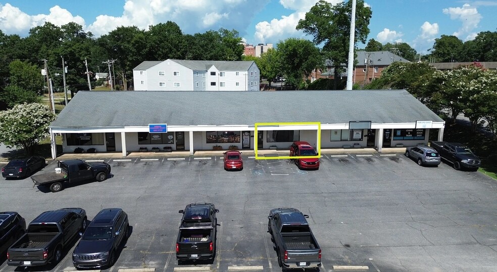 More Photos Of 800-810 N Main St, Anderson General Retail For Sale