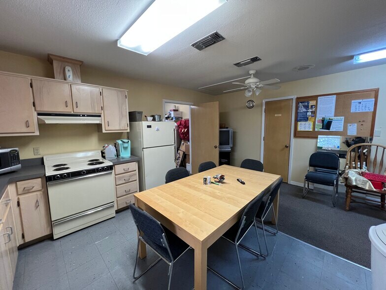 More Photos Of 901 New Warrington Rd, Pensacola Medical For Sale