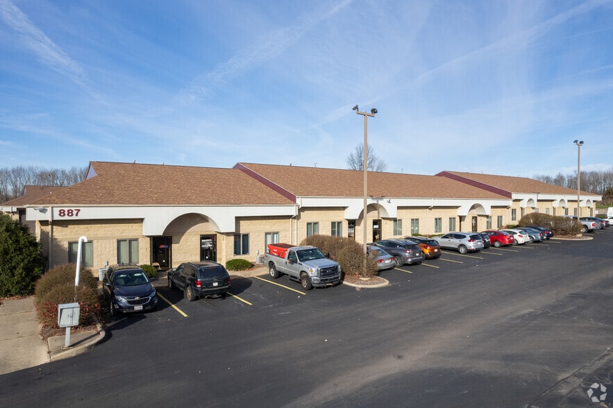 More Photos Of 887 Hampshire Rd, Stow Light Manufacturing For Lease