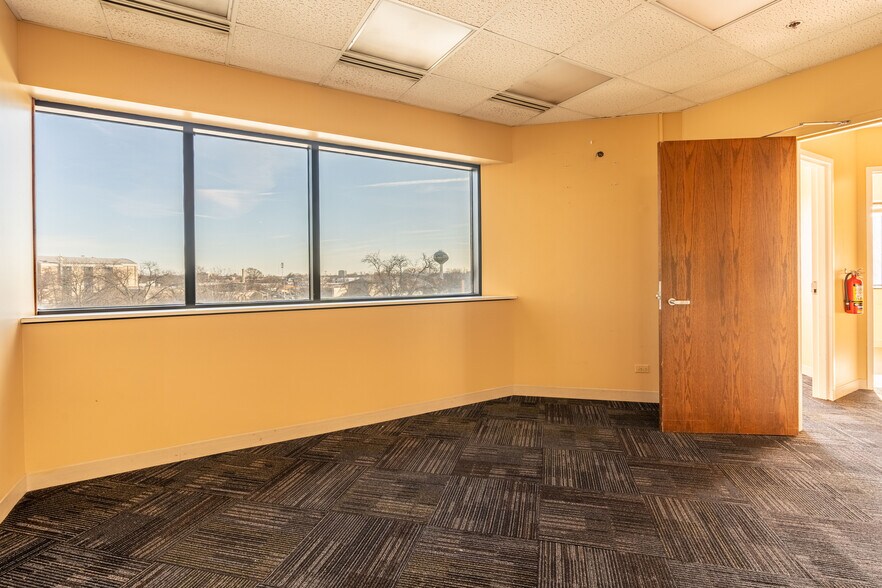 More Photos Of 1111 Superior St, Melrose Park Medical For Lease