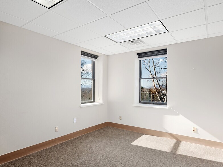 More Photos Of 53 S French Broad Ave, Asheville Medical For Lease