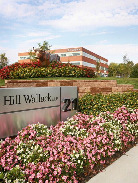 More Photos Of 21 Roszel Rd, Princeton Office For Lease