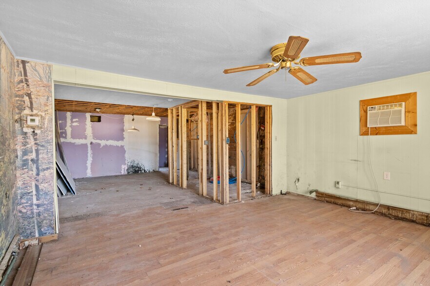 More Photos Of 7596 E State St, Central Lake Apartments For Sale