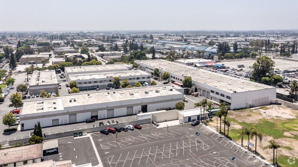 More Photos Of 14925 Paramount Blvd, Paramount Flex For Sale