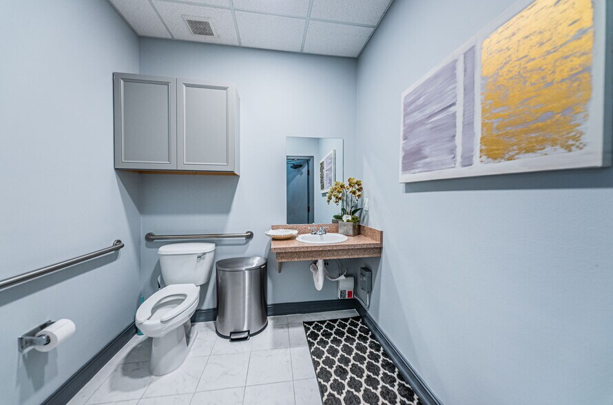 More Photos Of 3937 Tampa Rd, Oldsmar Medical For Lease