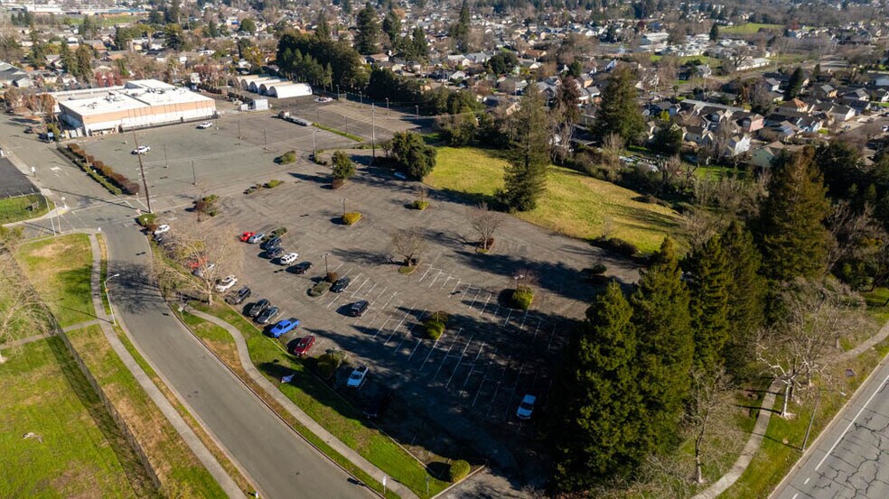 More Photos Of Northpoint Pky, Santa Rosa Land For Lease