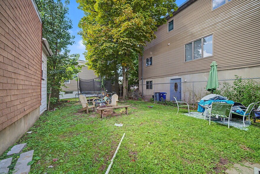 More Photos Of 163 Front St, Secaucus General Retail For Sale