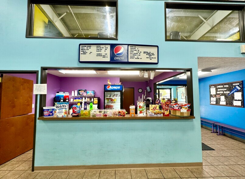 More Photos Of 2509 S 1st St, Terre Haute Showroom For Sale