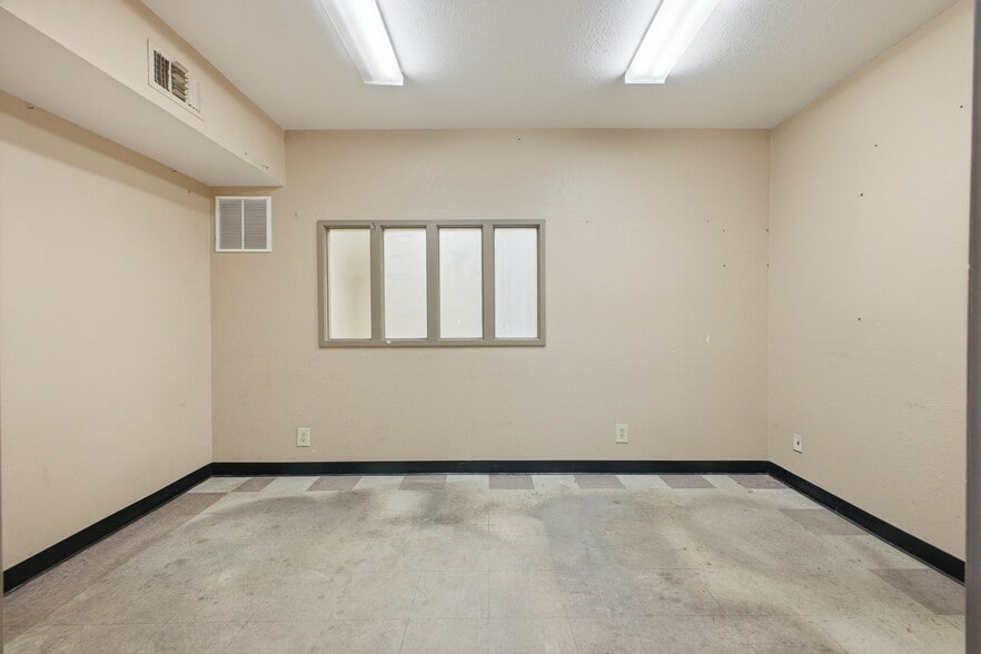 More Photos Of 2110 Mannix Dr, San Antonio Light Distribution For Sale