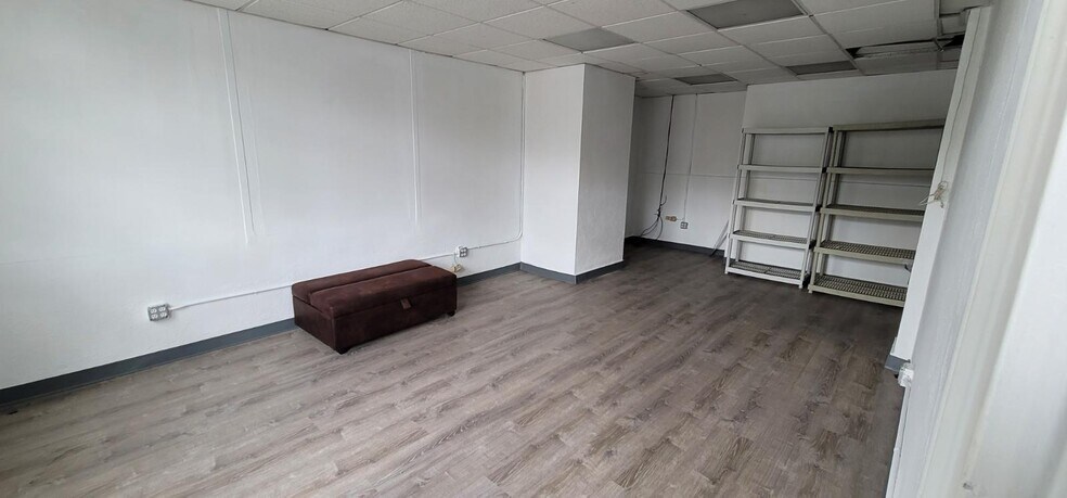 More Photos Of 4947 31st St, Long Island City Warehouse For Lease