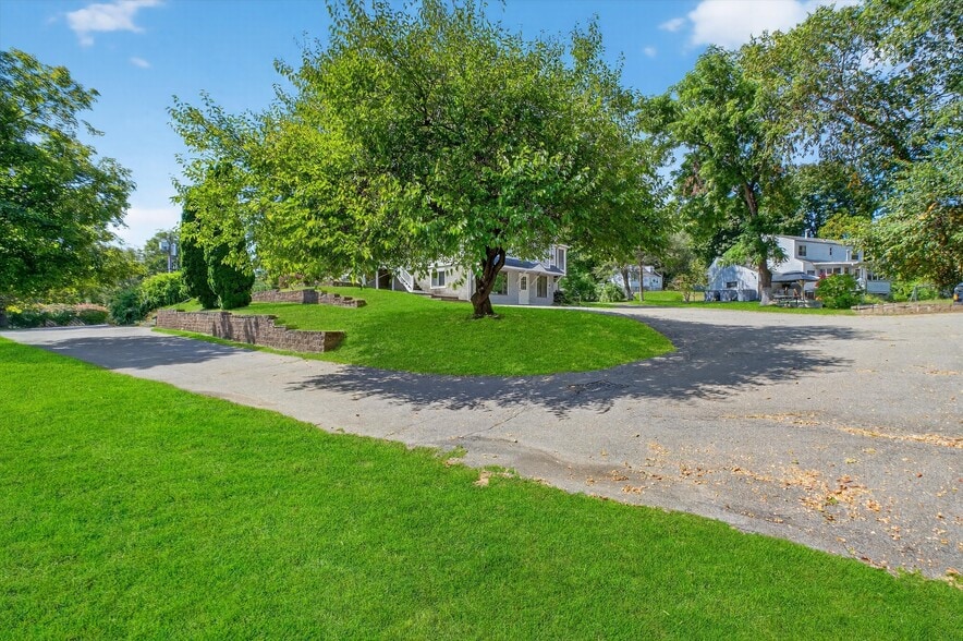 More Photos Of 2 Renee Gate St, Cortlandt Manor Office For Sale