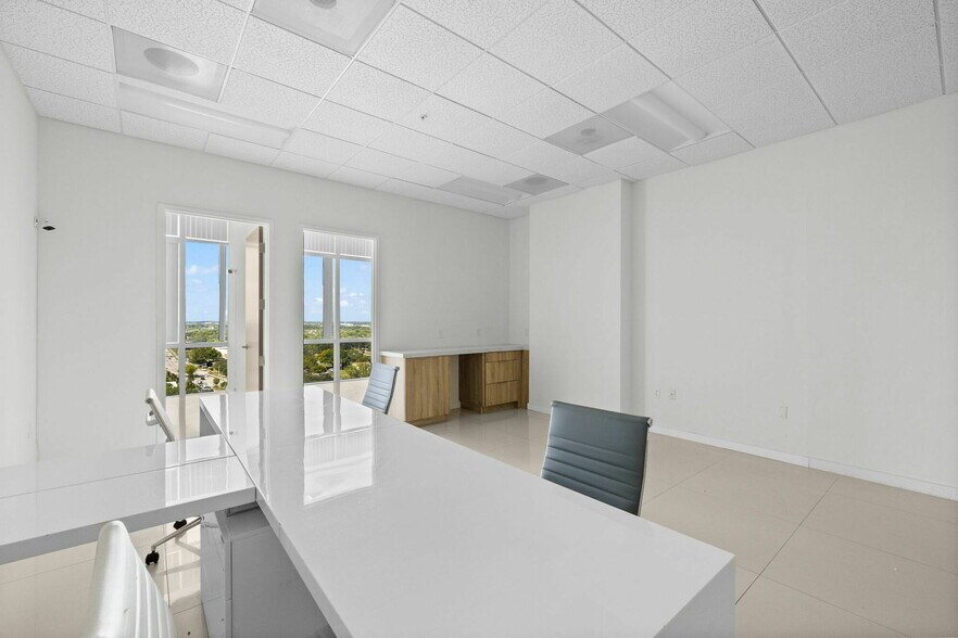 More Photos Of 20200 W dixie Hwy, Aventura Medical For Sale