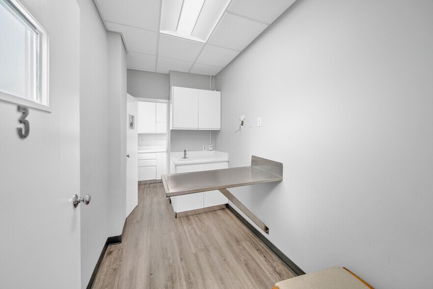 More Photos Of 4000 Burke Station Rd, Fairfax Veterinarian Kennel For Lease