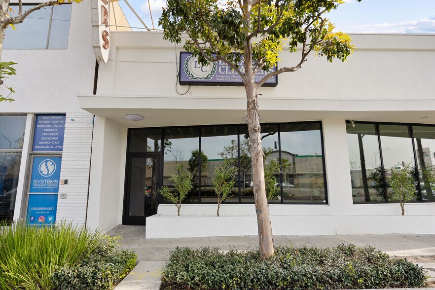 More Photos Of 13048 Hawthorne Blvd, Hawthorne Storefront For Sale