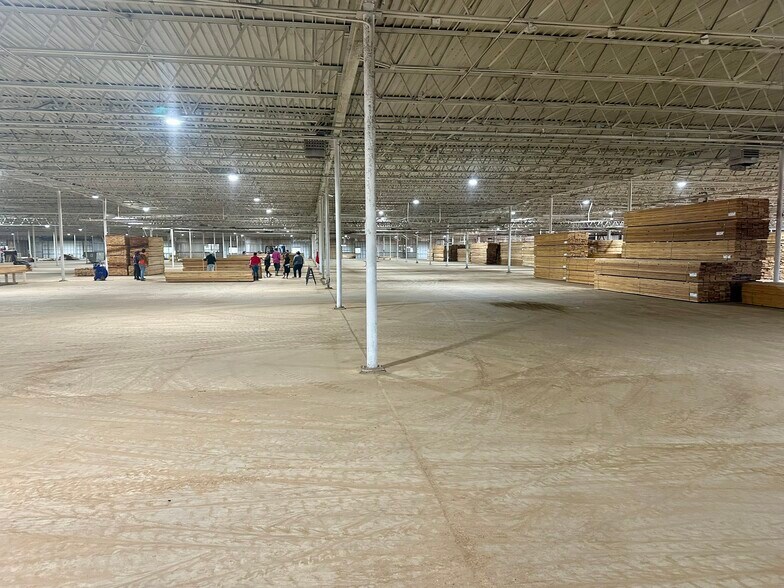 More Photos Of 12345 Massey ave, Tyler Distribution For Lease