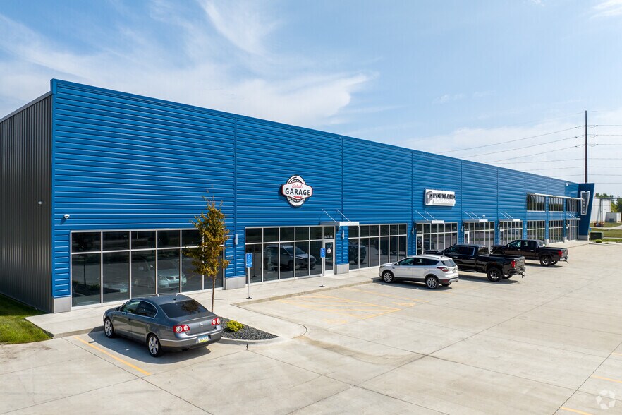 More Photos Of 1615 SE Cortina Dr, Ankeny Flex For Lease