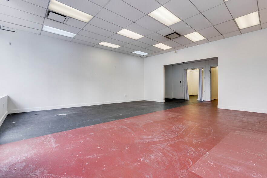 More Photos Of 829 E Warrington Ave, Pittsburgh Storefront Retail Office For Lease