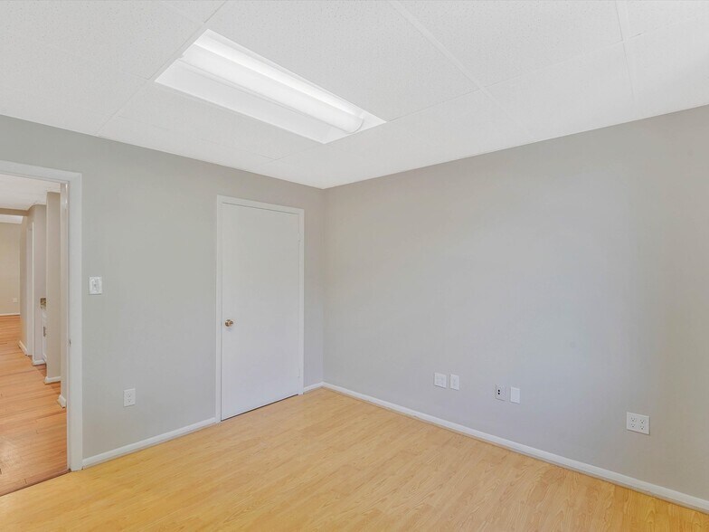More Photos Of 311 Maple Ave W, Vienna Medical For Lease