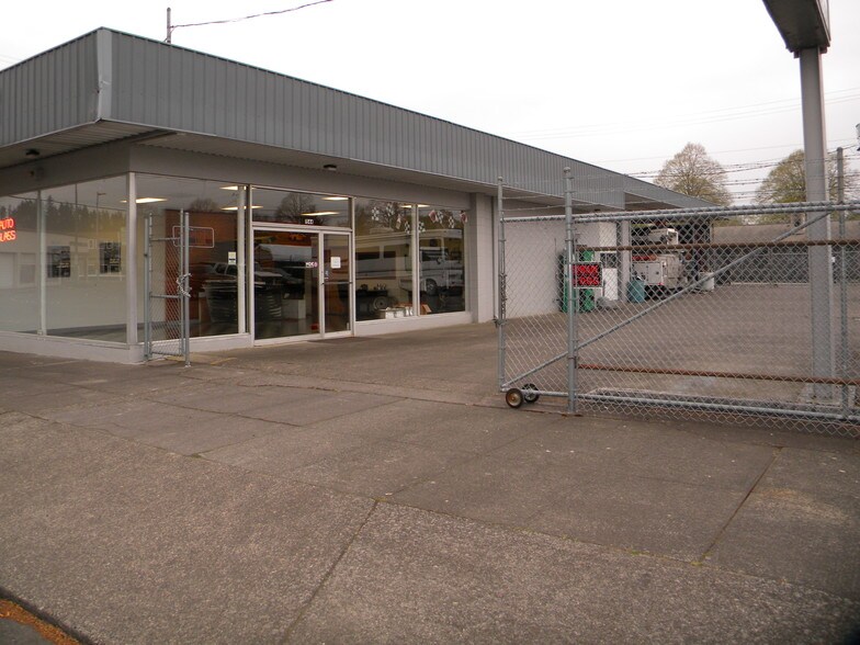 Primary Photo Of 1544 12th Ave, Longview Auto Repair For Sale