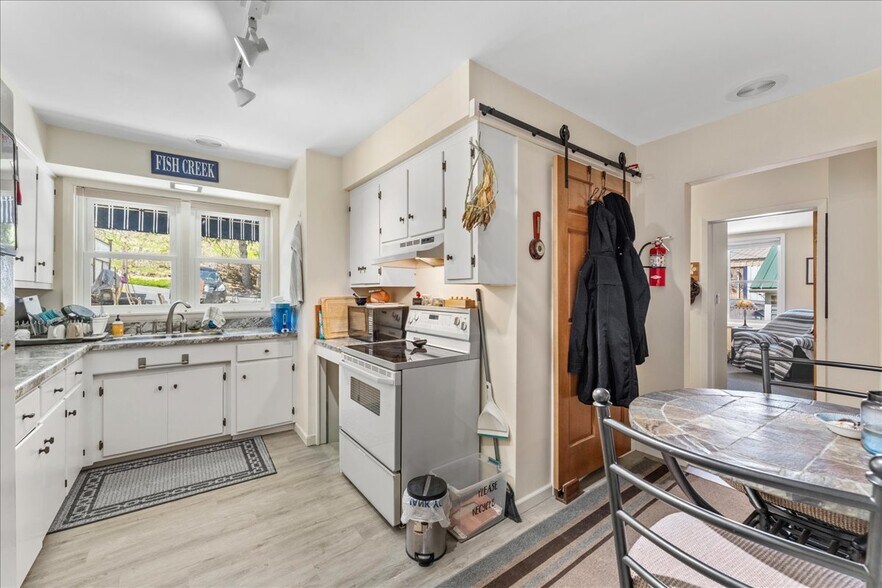 More Photos Of 517 Milwaukee St, Kewaunee General Retail For Sale