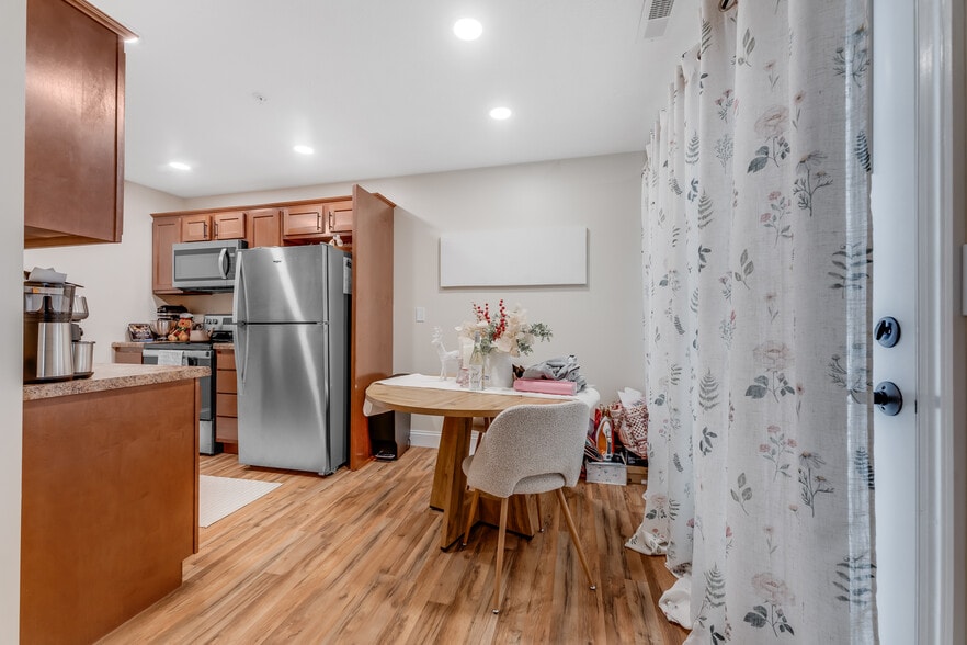 More Photos Of 940 Stewart St, Morgantown Apartments For Sale