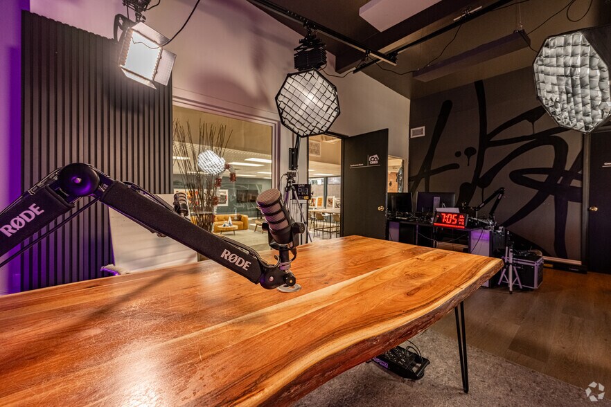 More Photos Of 6746 Valjean Ave, Van Nuys Loft Creative Space For Sale