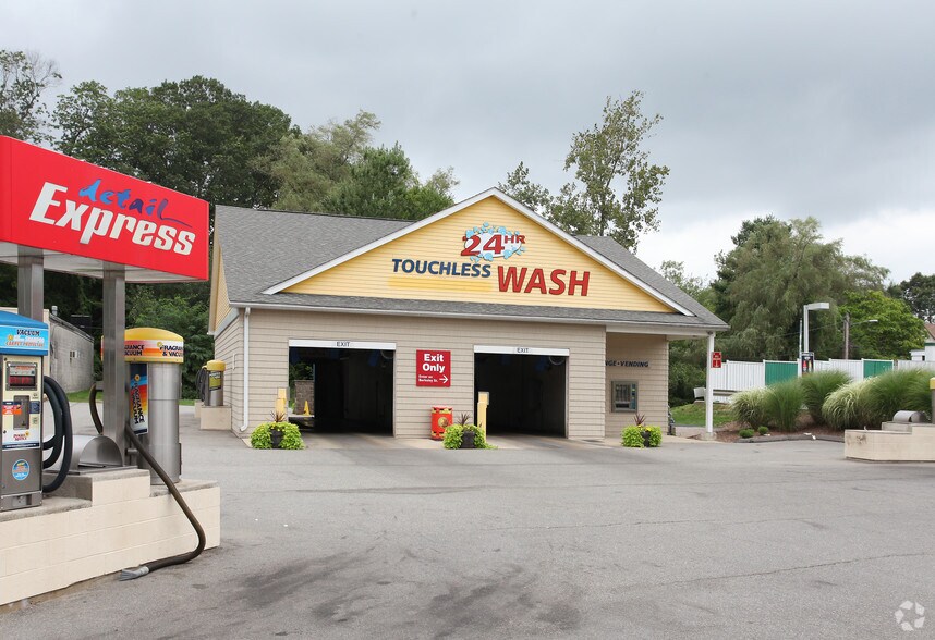 Primary Photo Of 690 Boswell Ave, Norwich Carwash For Sale