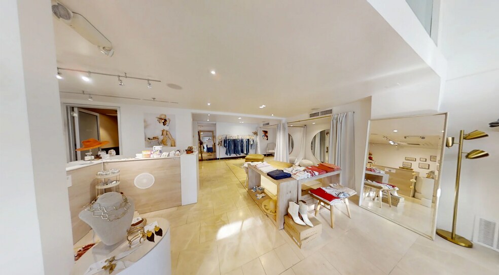 More Photos Of 4242 N Craftsman Ct, Scottsdale Storefront For Lease