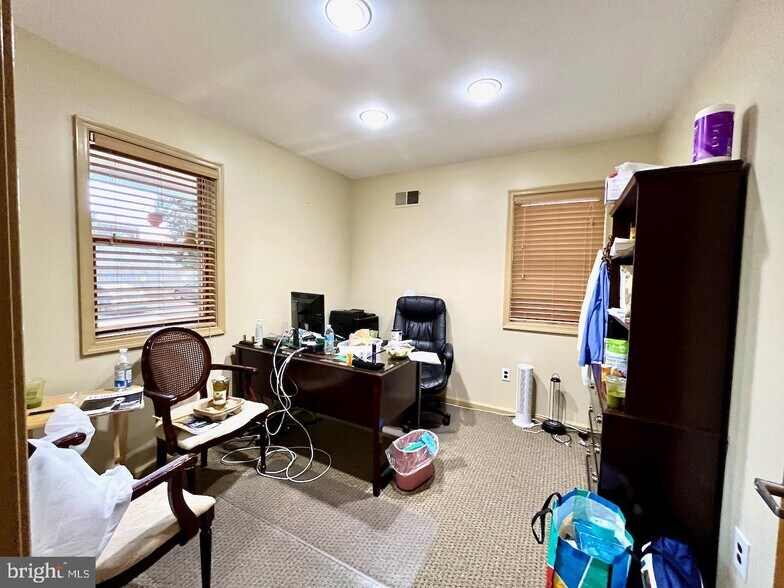 More Photos Of 10 Shady ln, Rockledge Flex For Sale