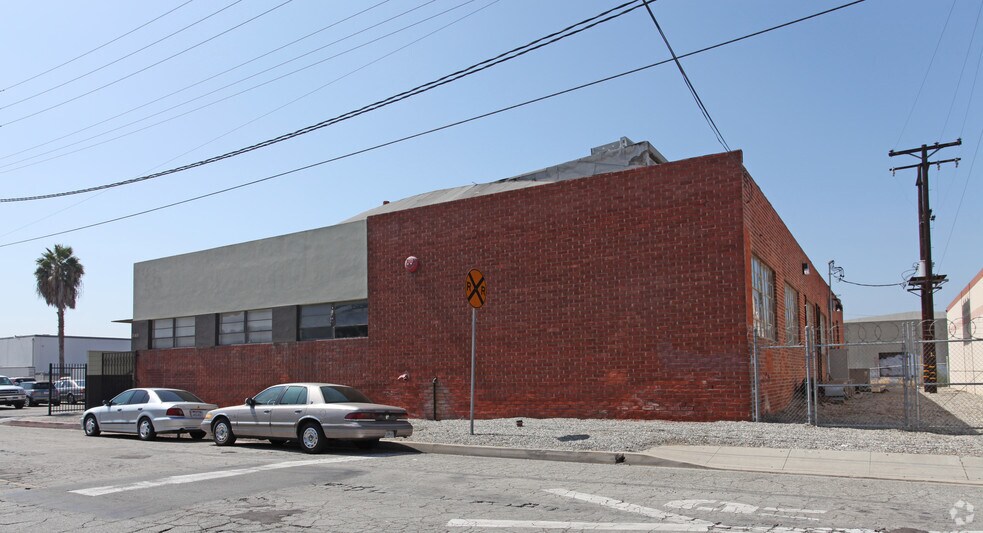 More Photos Of 2165 Yates Ave, Commerce Warehouse For Lease