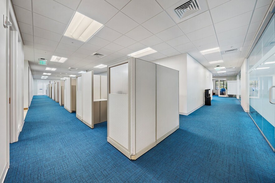 More Photos Of 500 Columbia Dr, West Palm Beach Office For Lease