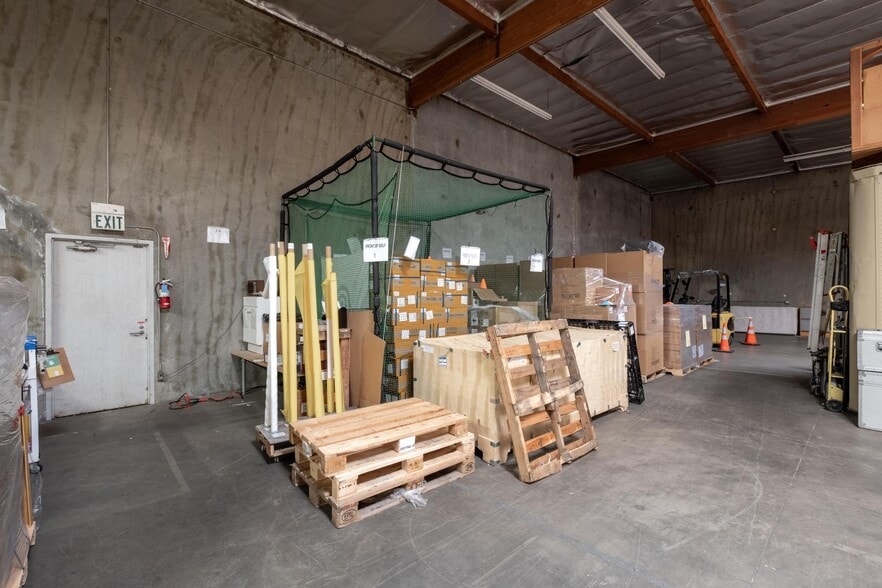 More Photos Of 22809 Lockness Ave, Torrance Warehouse For Sale