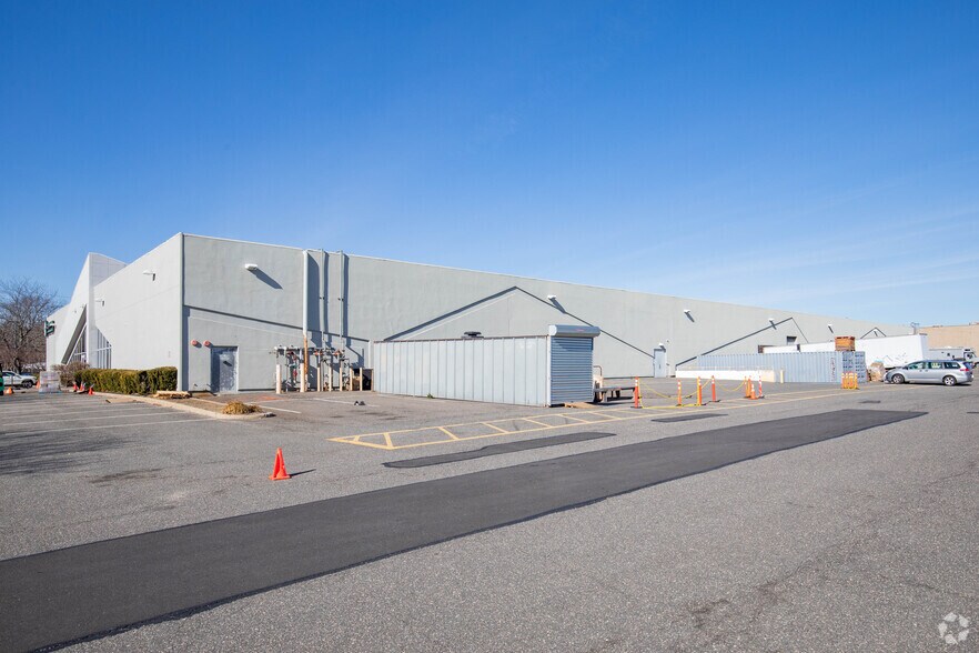 More Photos Of 1101 Lakeland Ave, Bohemia Manufacturing For Lease