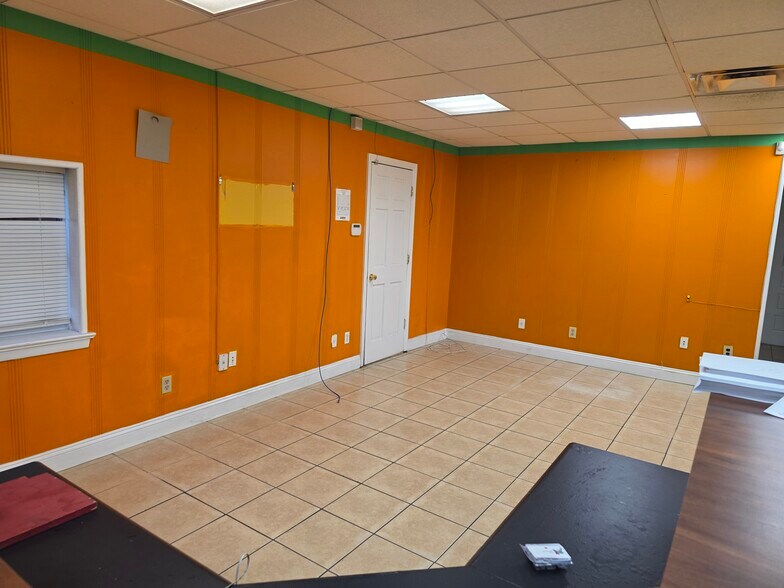 More Photos Of 239 Commercial Ave, Palisades Park Warehouse For Lease