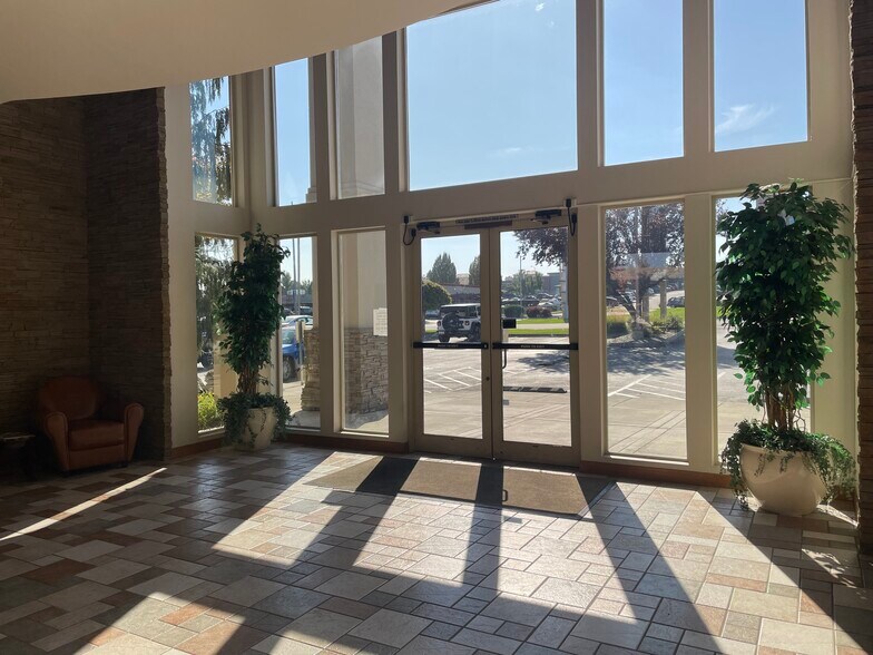 More Photos Of 8836 W Gage Blvd, Kennewick Office For Lease