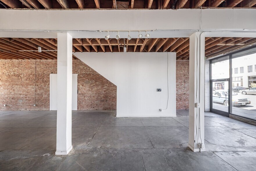 More Photos Of 629 N Western Ave, Los Angeles Office For Lease