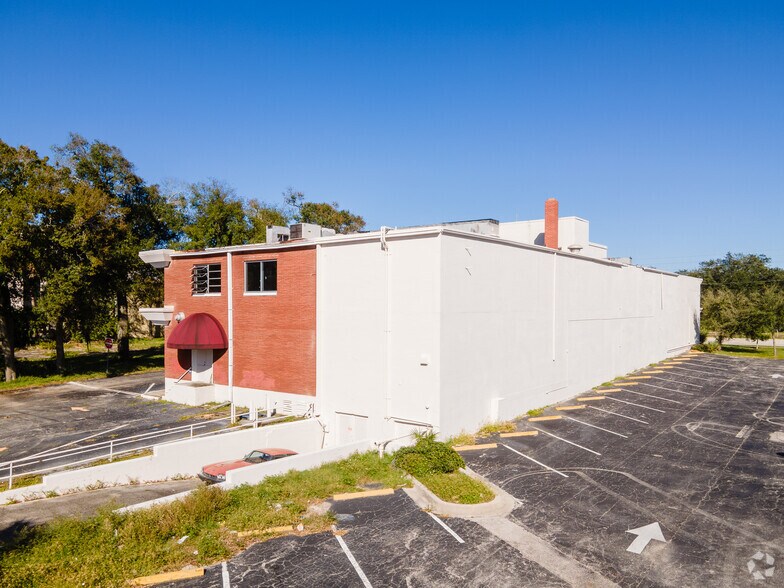 More Photos Of 228 N Ridgewood Ave, Daytona Beach Office Residential For Sale